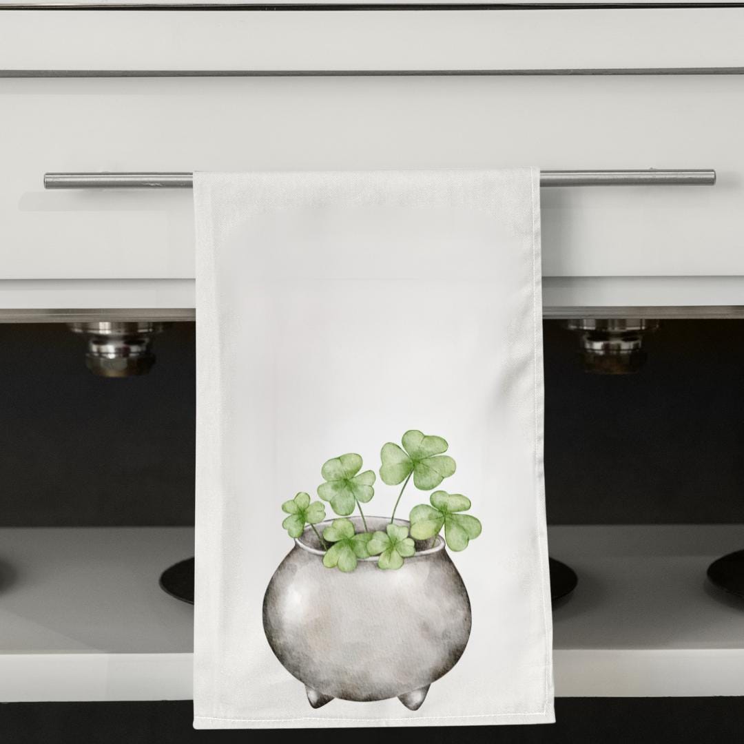 St Patrick’s Day Tea Towel – Shamrock Kitchen Towel – Irish Clover Decor – March Hostess Gift – Green Farmhouse